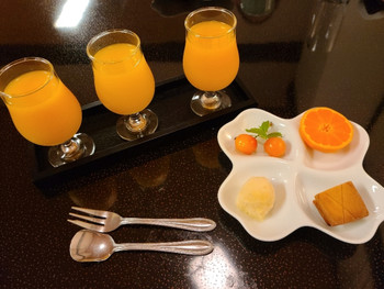 「道後湯の宿 さち家」 料理 153884439 左から、はだかみかん、ポンカン、デコポンのジュース。一生飲んでいたい。。。デザートの蜜柑も完熟で甘かったです