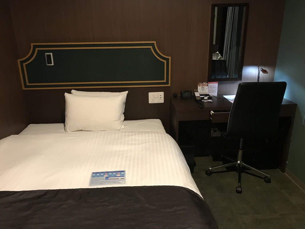 シングルでもベッドはセミダブル、寝心地は良かった