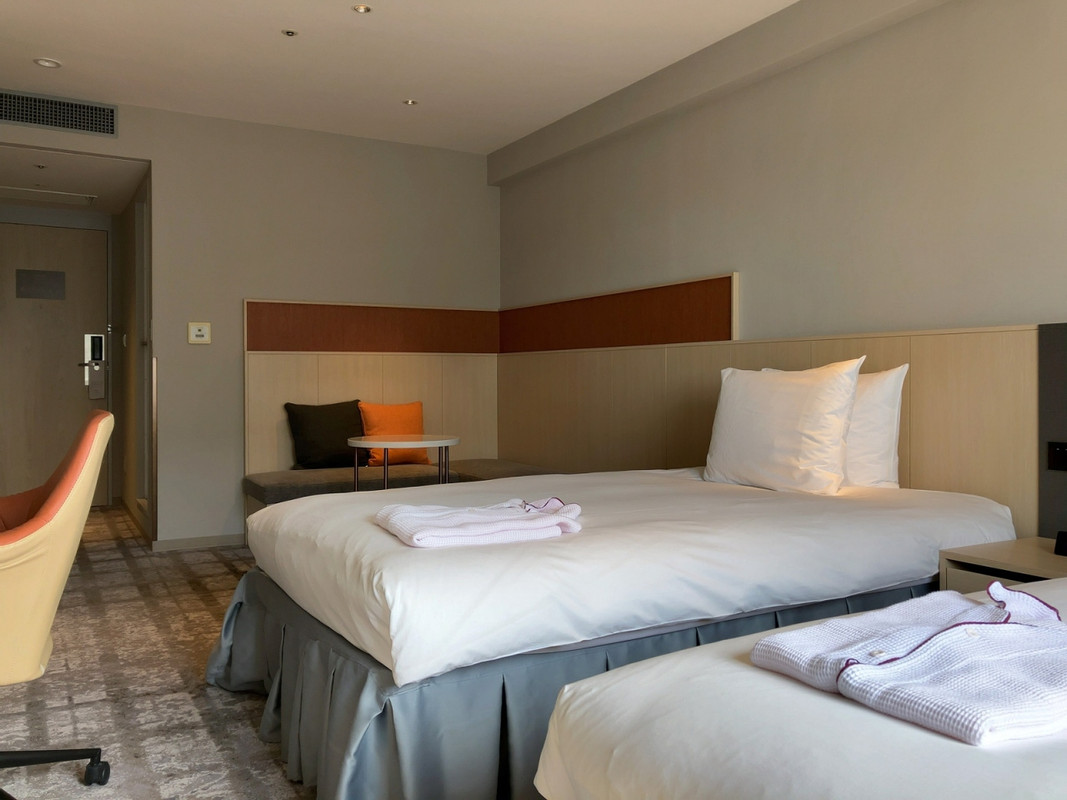 くの字型のソファーは珍しいですね