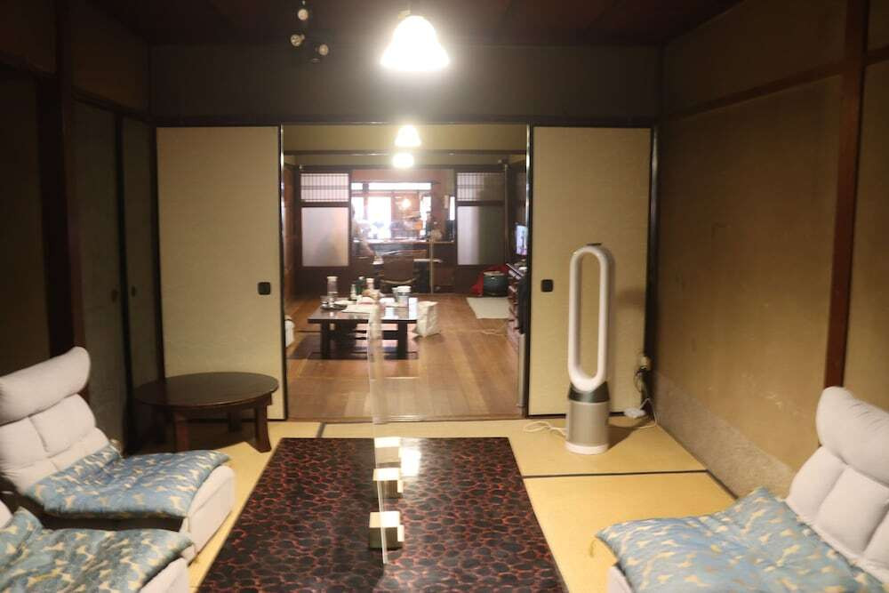 客室内のダイニングエリア