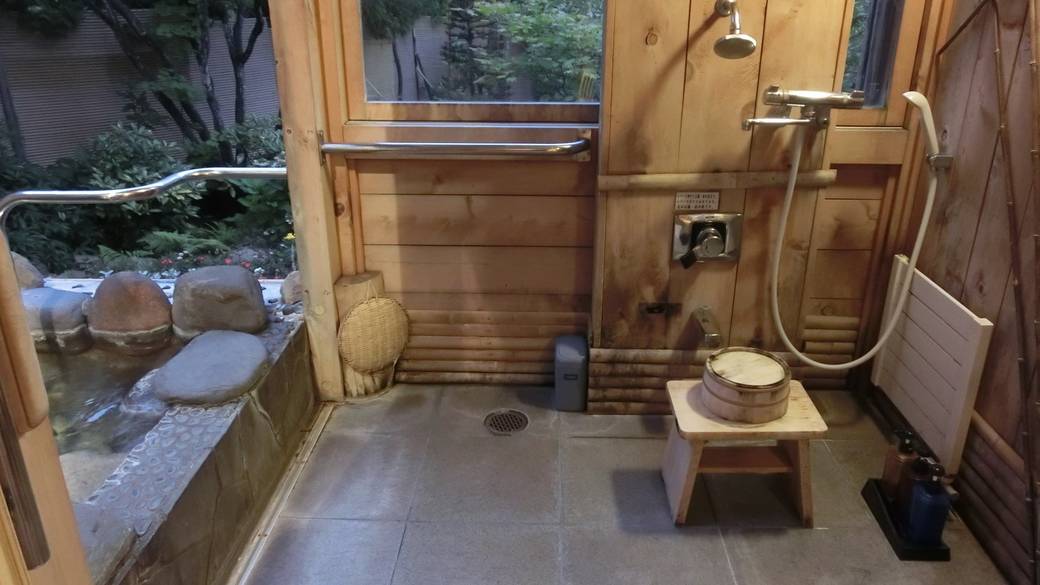 客室露天風呂の洗い場一例 / 3