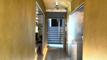 内部エントランス / 2