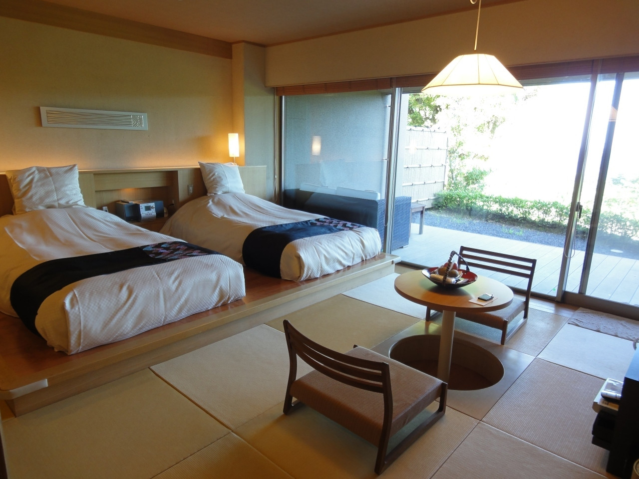 9.御宿 The Earth3846273