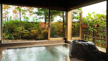 Dタイプ客室「鼓」の半露天風呂 / 5