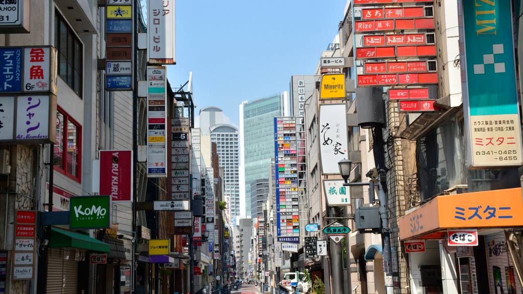 「北新地駅」に到着
散歩しながらホテルへ / 3