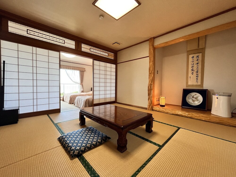 美しいビーチ「土盛海岸」に徒歩約5分！海とプールを満喫できるホテル4281041