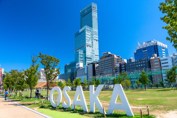 [Osaka] Tennoji Park, Abeno Harukas and blue sky