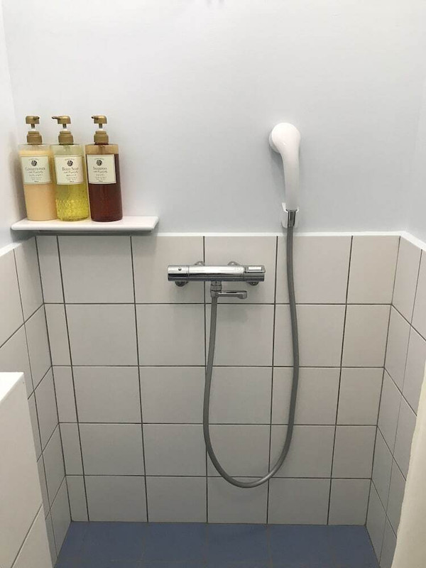 バスルームのシャワー