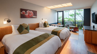 プレミアム ルーム ダブルベッド 2 台 (Garden)