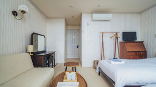 デラックス ツインルーム シングルベッド 2 台 バルコニー パーシャルシービュー