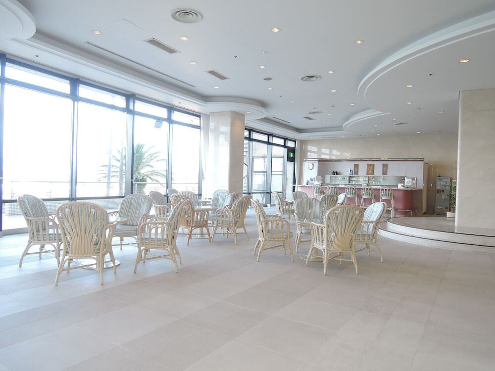 ロビーラウンジ