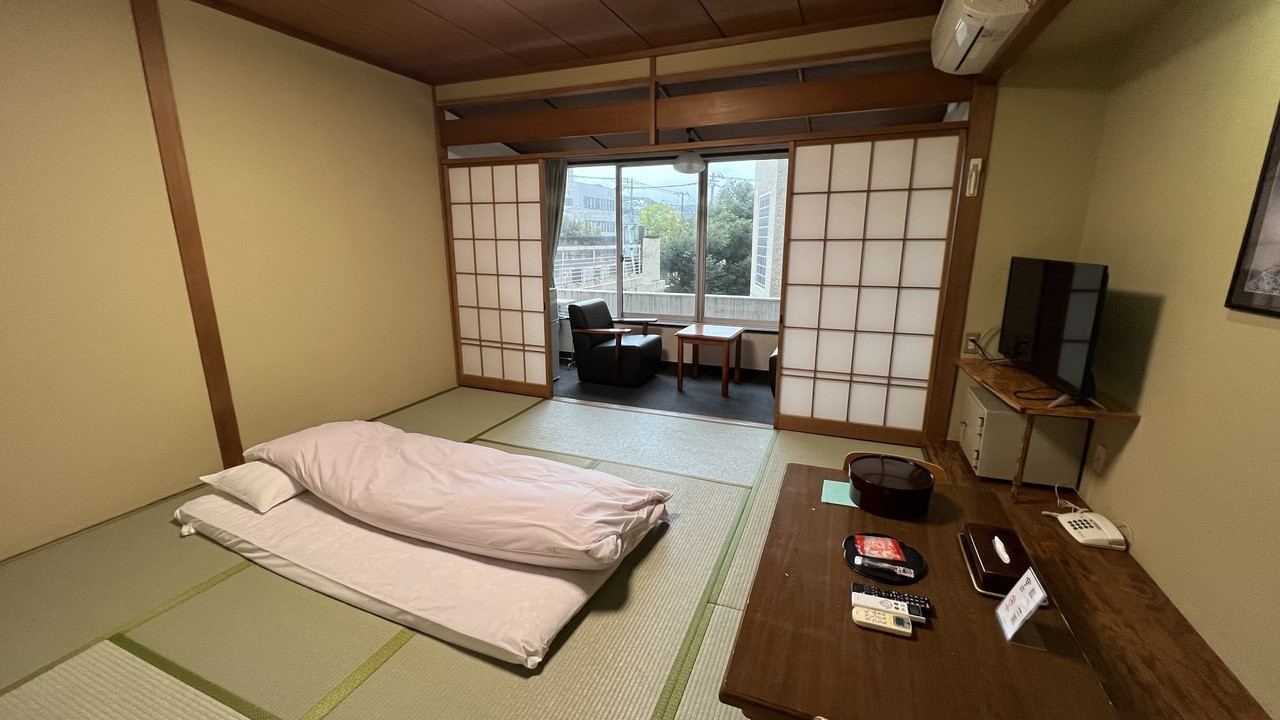 部屋は一見綺麗ですが•••