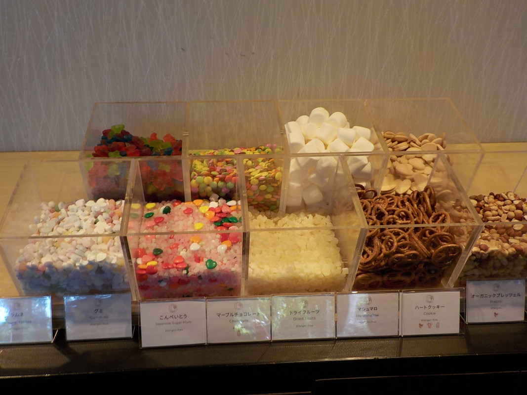 ラウンジのお菓子