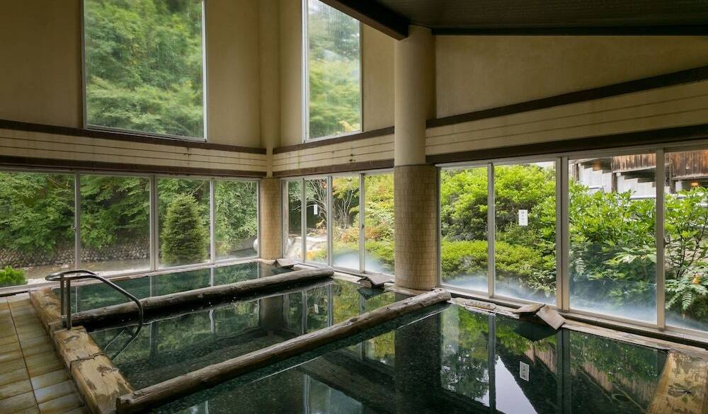 柔らかい湯に包まれる
7つの湯船を堪能！ / 4