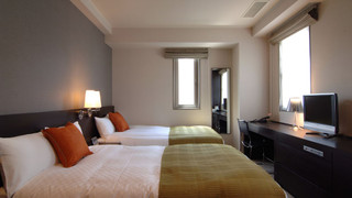 ツインルームシングルサイズベッド 2 台