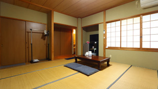 和室10畳（バス・トイレ付）