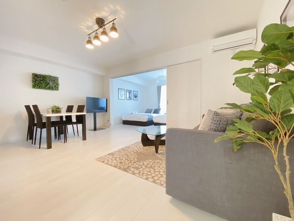 客室内のダイニングエリア