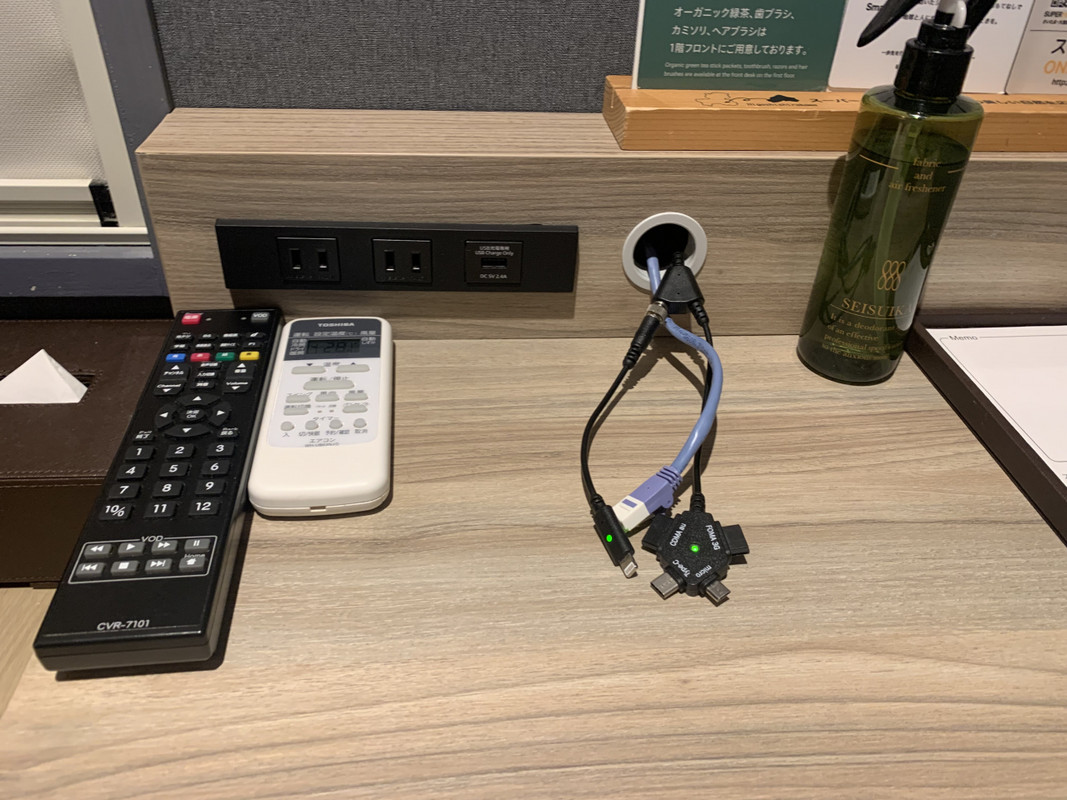 さまざまなUSBに対応したケーブルもあり充電には困らない