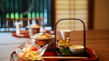 食事・飲み物 / 25