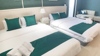 ダブルルーム ダブルベッド2台付 303号室 禁煙(ソファベッド用の寝具は部屋に常備していない為 事前にリクエストが必要)