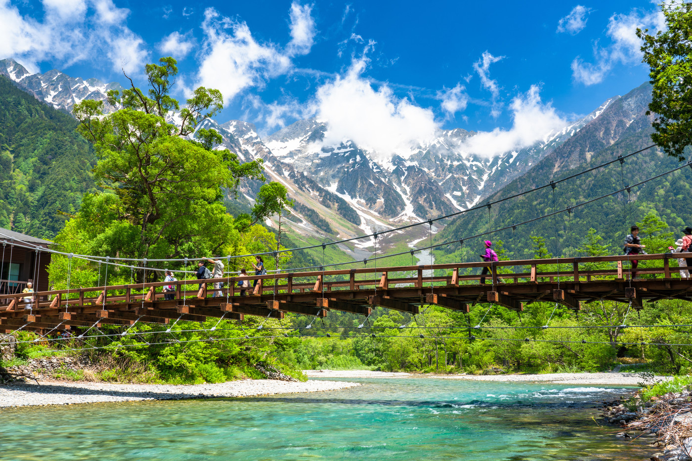 《長野県》新緑の上高地・河童橋《新緑最盛期》