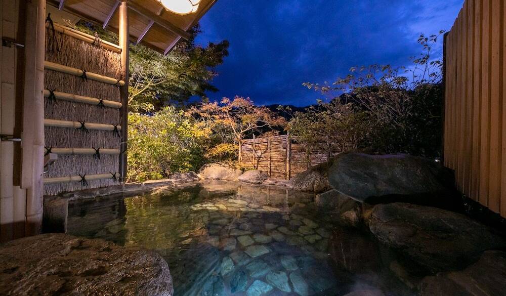 岩造りの露天風呂 / 2