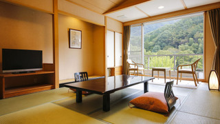 Japanese Style Room,12 Tatami Mats:15 Minutes from Itami Airport by Taxi, Tatoo may not be allowed.