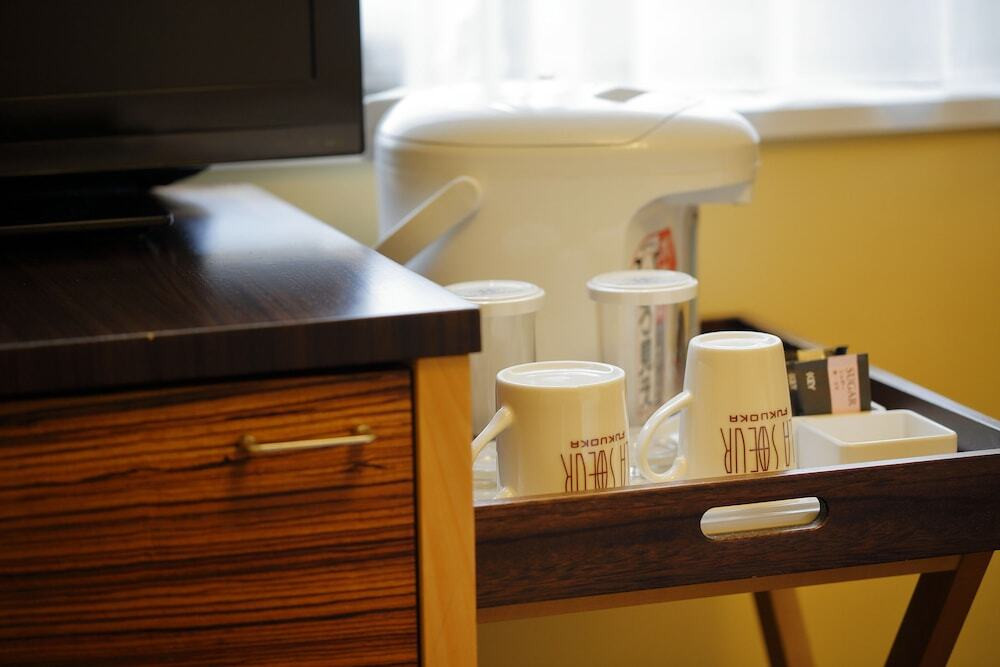 客室のマグカップ・ケトル