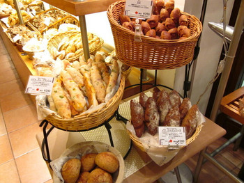 「ブーランジェリー ブルディガラ 大阪店」内観 996814 商品（７）【撮影許諾済】
