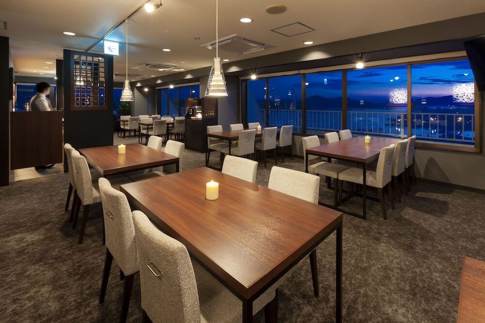 ラウンジ クリスタル