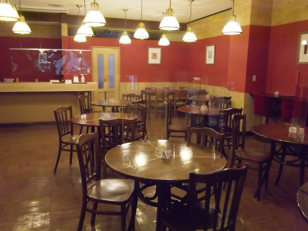 朝食会場兼用フリーラウンジ