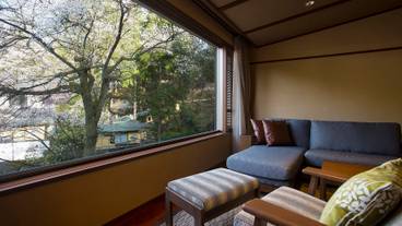 本館 和モダンツイン シャワーブースタイプからの眺め / 2