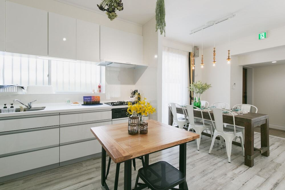 客室内のダイニングエリア