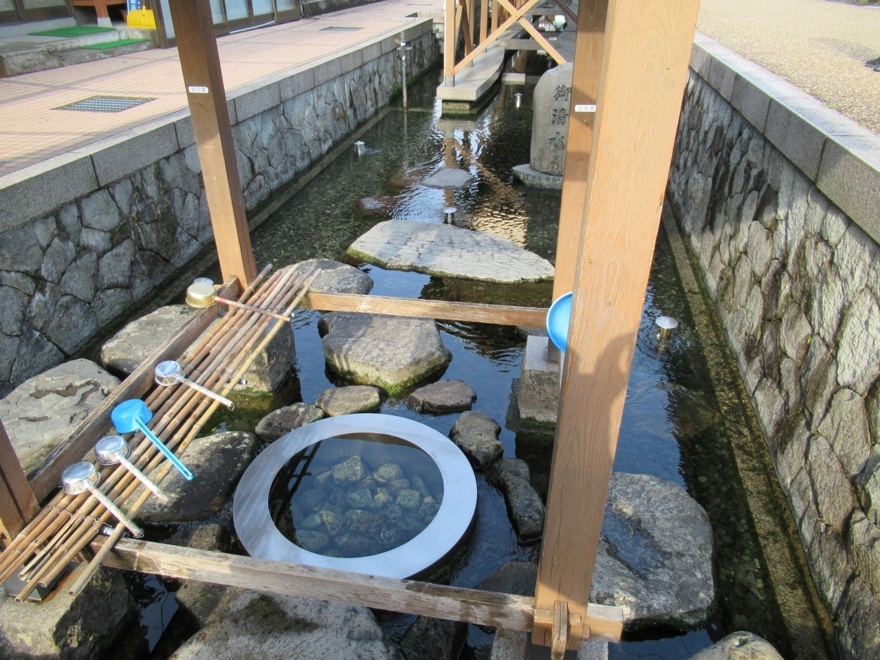 「御清水」でお殿様が使っていた名水に触れる1618962