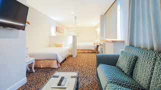 Deluxe Family Room 2F