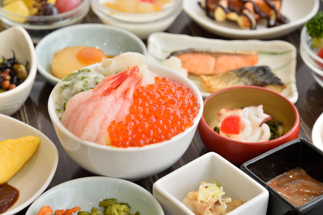 6.オリジナルの海鮮丼で朝から元気いっぱい！「天然温泉 天北の湯 ドーミーイン稚内」3917230