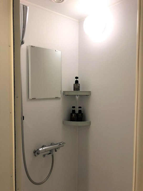 バスルームのシャワー