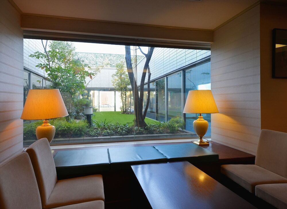 ロビーラウンジ