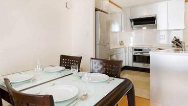 客室内のダイニングエリア / 14