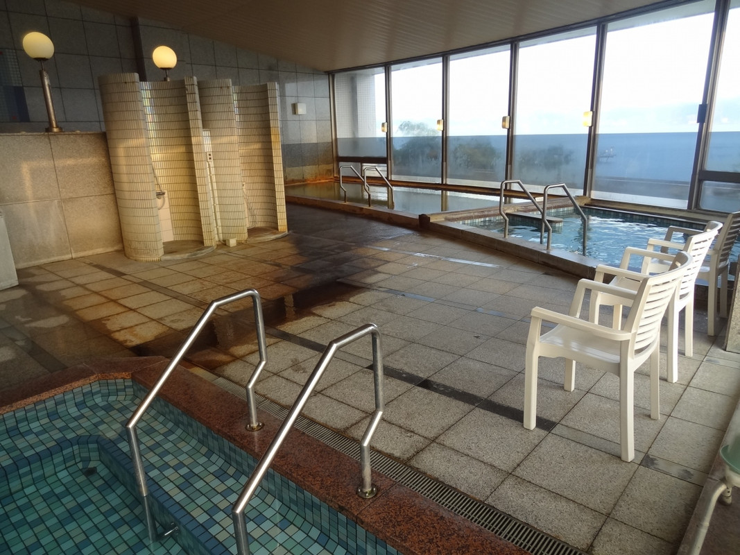 温泉・白湯・サウナ・水風呂がある浴場。