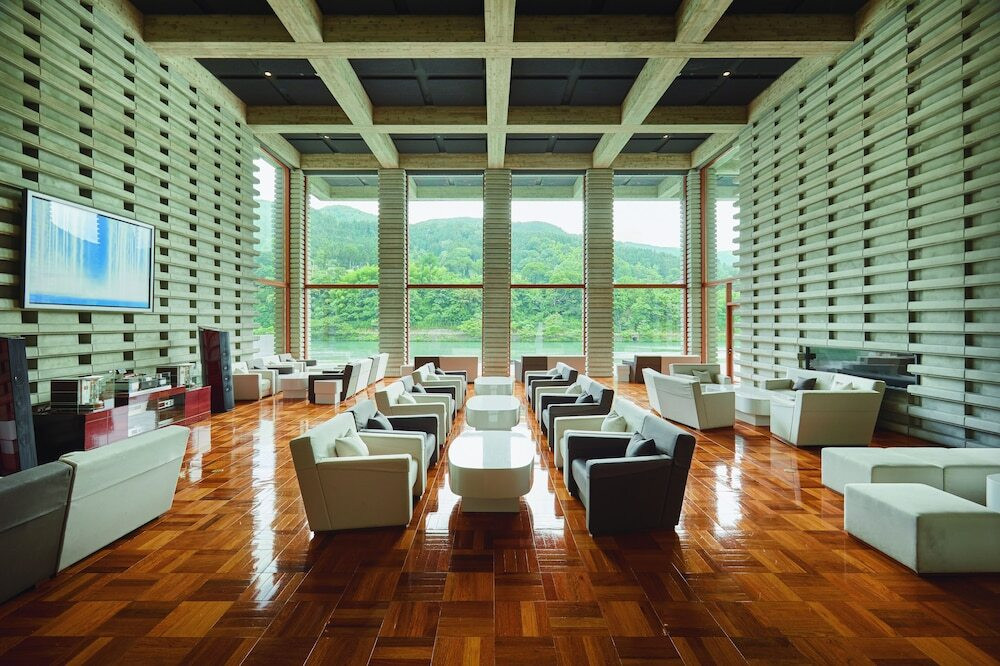 土鍋の炊きたてご飯や手作り豆腐、かまぼこなどのホッとする朝食3923266