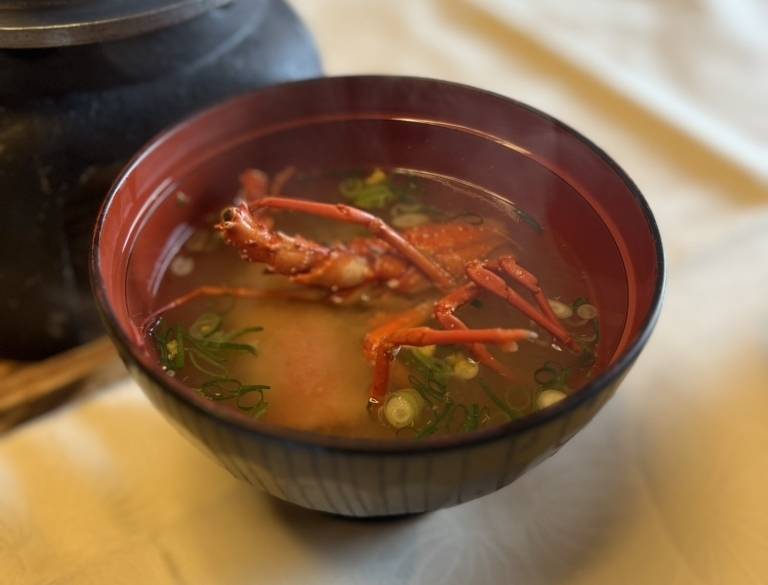 伊勢海老のお味噌汁も！
熱海名物がそろう朝食 / 2