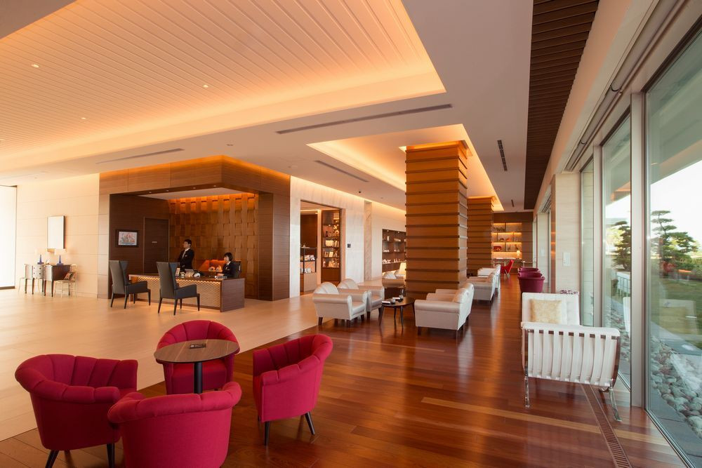 波の音が聞こえるライブラリーでのんびり。心穏やかなひとときを3417532