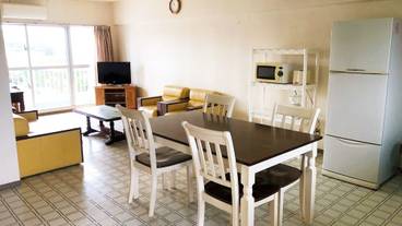 客室内のダイニングエリア / 11