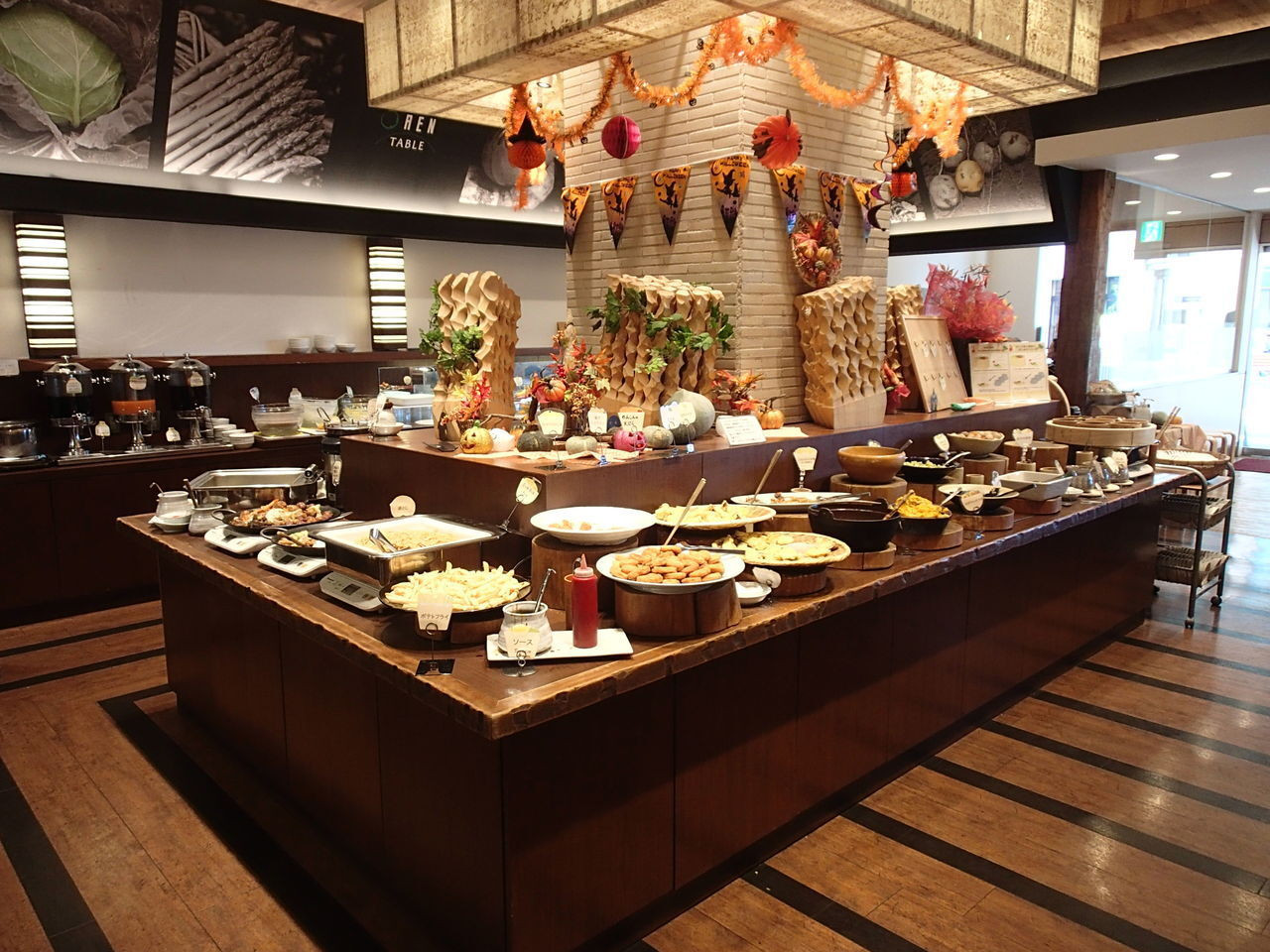 「アエン・テーブル ユニバーサル・シティウォーク大阪店」内観 684494 
