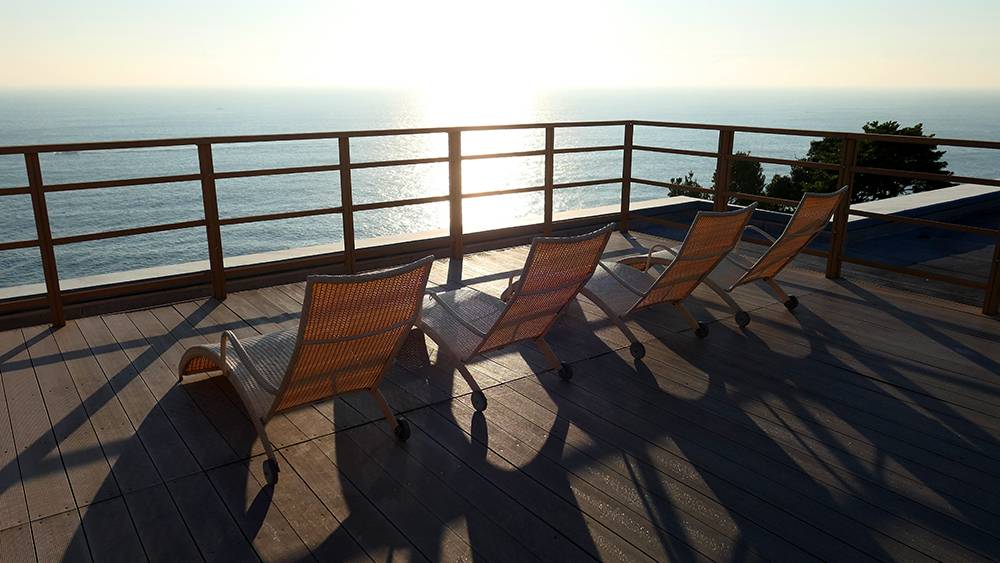 展望台デッキのチェア / 3