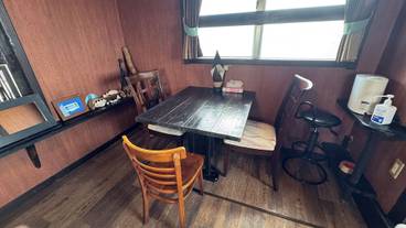 客室内のダイニングエリア / 8