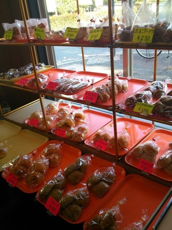 「モリのパン」内観 979525 店内にあるパンは基本的に袋詰めされています。