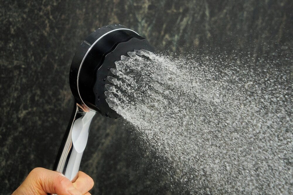 バスルームのシャワー