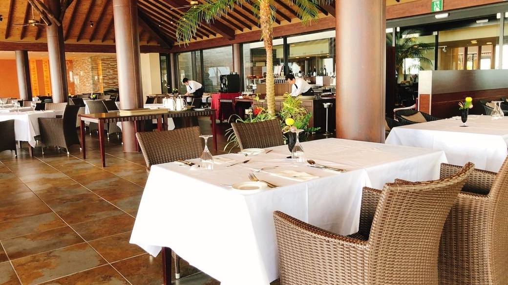 海がみえるカフェで
のんびりランチ / 1